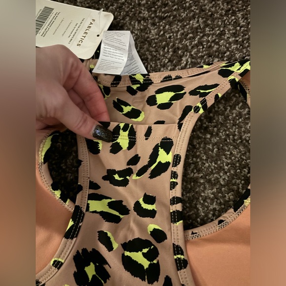 NWT Fabletics Sports Bra Medium - Picture 4 of 5
